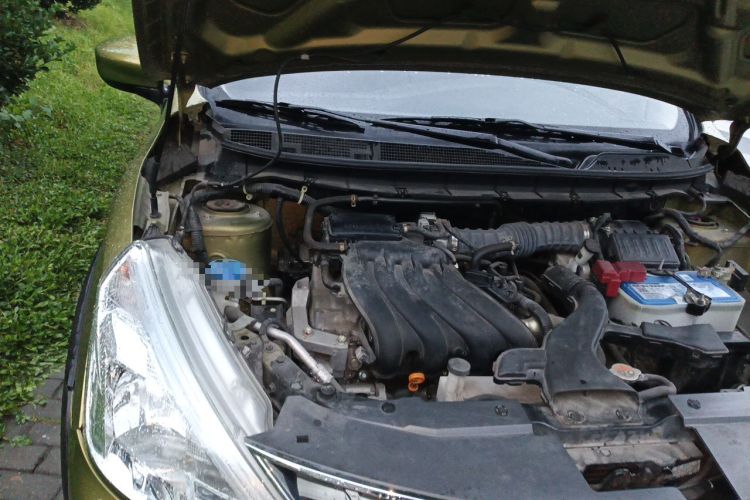 Used Nissan Livina 2013 JINRUI 1.6XV Manual Luxury Edition Engine Bay Right