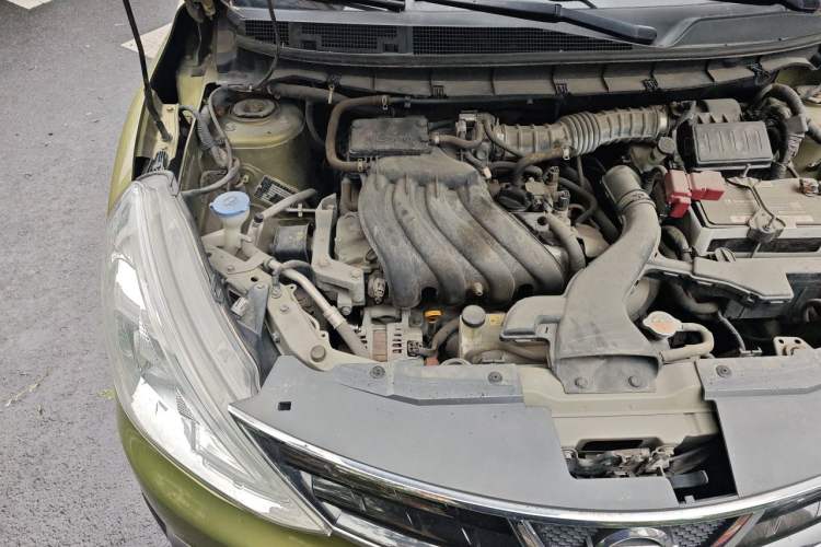 Used Nissan Livina 2013 JINRUI 1.6XV CVT Luxury Edition Engine Bay Right