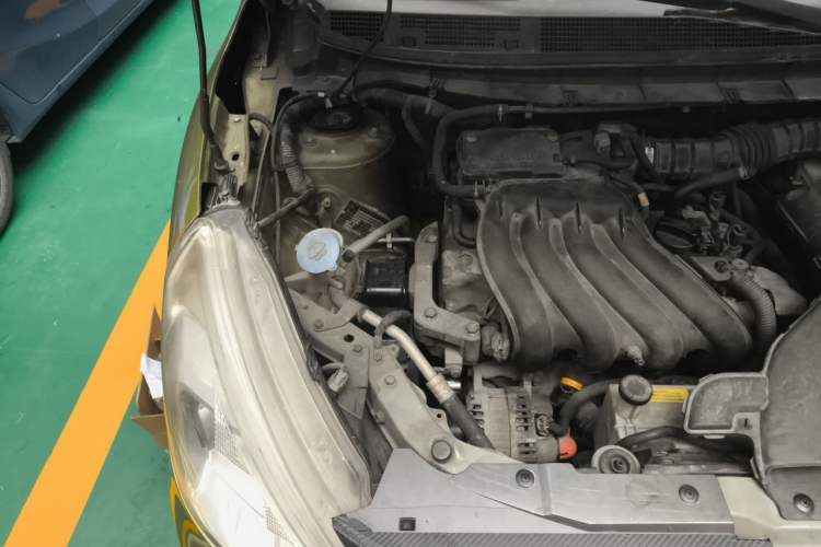 Used Nissan Livina 2013 JINRUI 1.6XV CVT Luxury Edition Engine Bay Right