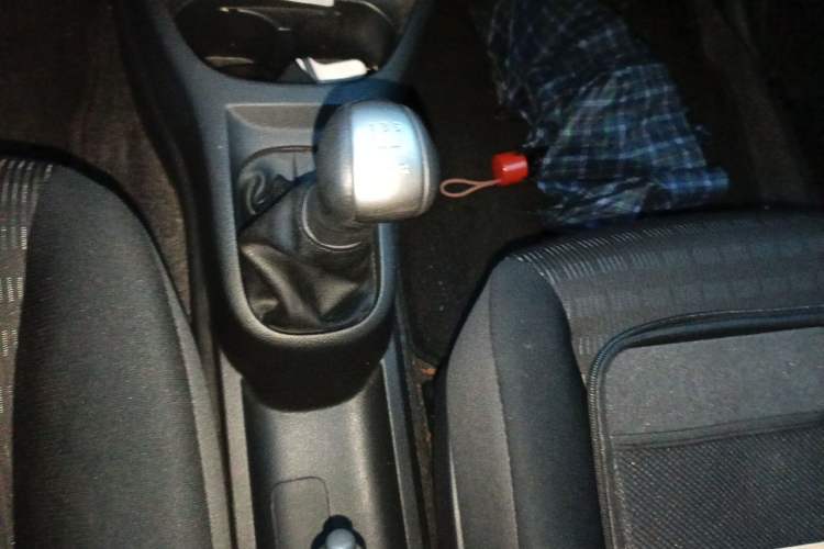 Used Nissan Livina 2013 JINRUI 1.6XV Manual Luxury Edition Gear Lever