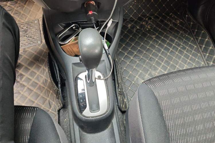 Used Nissan Livina 2013 JINRUI 1.6XV CVT Luxury Edition Gear Lever