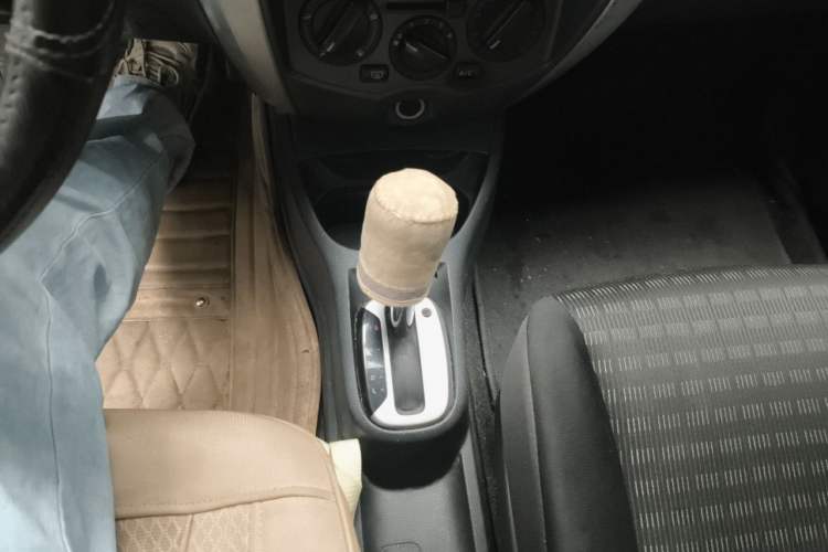 Used Nissan Livina 2013 JINRUI 1.6XV CVT Luxury Edition Gear Lever