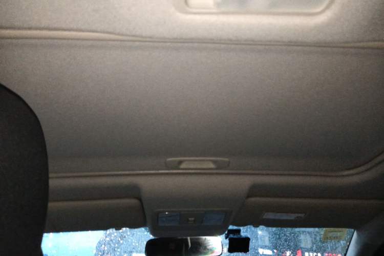 Used Nissan Livina 2013 JINRUI 1.6XV Manual Luxury Edition Headliner