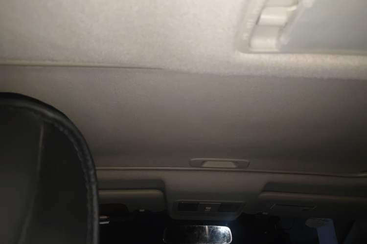 Used Nissan Livina 2013 JINRUI 1.6XV CVT Luxury Edition Headliner