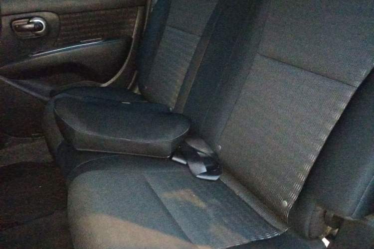 Used Nissan Livina 2013 JINRUI 1.6XV Manual Luxury Edition Left Rear Seat