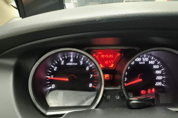 Used Nissan Livina 2013 JINRUI 1.6XV CVT Luxury Edition Odometer Close Up