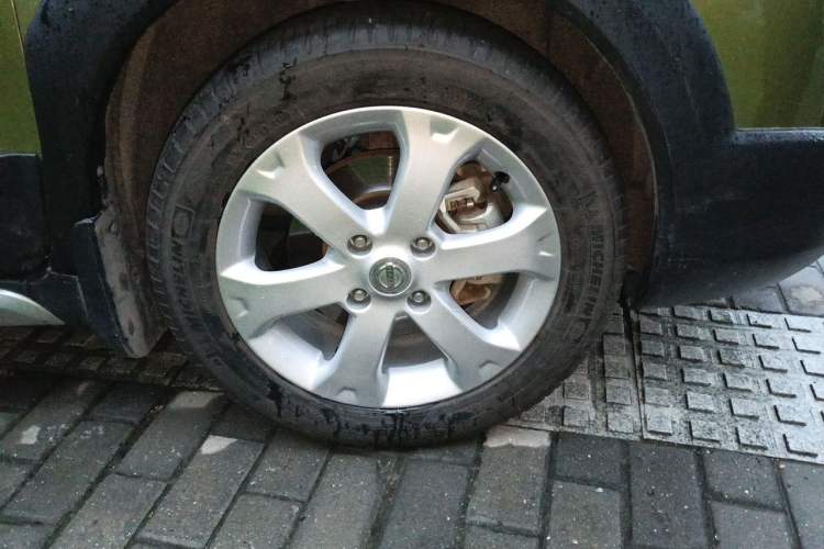 Used Nissan Livina 2013 JINRUI 1.6XV Manual Luxury Edition Right Front Wheel Hub
