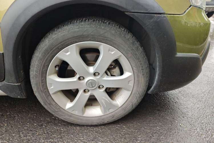 Used Nissan Livina 2013 JINRUI 1.6XV CVT Luxury Edition Right Front Wheel Hub