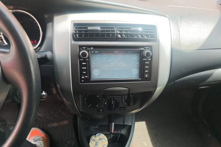 Used Nissan Livina 2013 Jingrui 1.6XL Manual Comfort Edition Audio And AC Panel