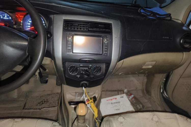 Used Nissan Livina 2013 1.6XE Manual Comfort Edition Audio And AC Panel