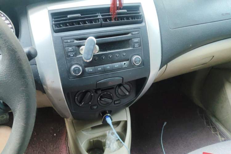 Used Nissan Livina 2013 1.6XE Manual Comfort Edition Audio And AC Panel
