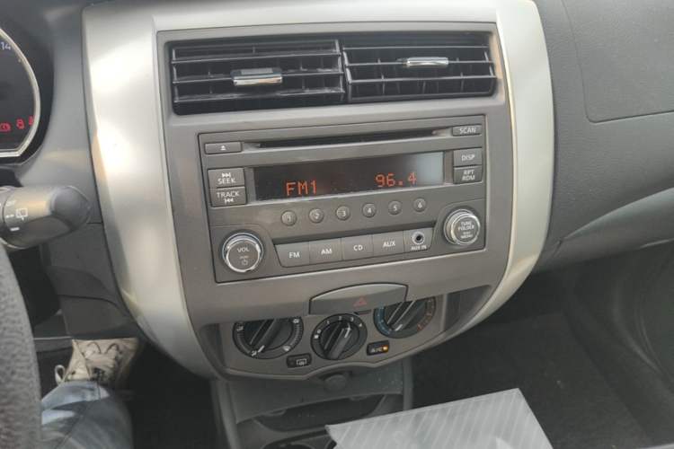 Used Nissan Livina 2013 JINRUI 1.6XV CVT Luxury Edition Audio And AC Panel