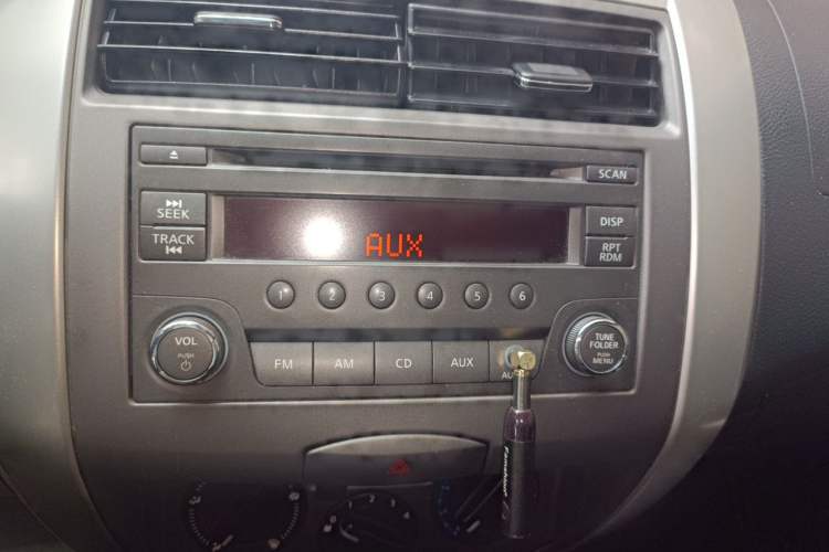 Used Nissan Livina 2013 Jingrui 1.6XL Manual Comfort Edition Audio And AC Panel
