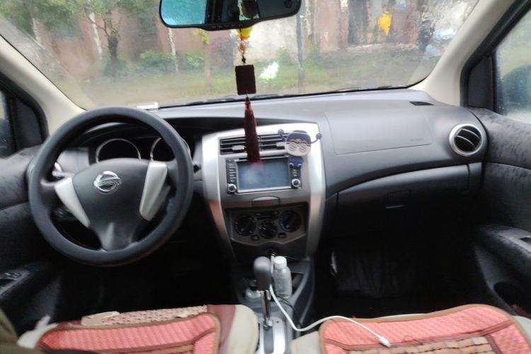 Used Nissan Livina 2013 JINRUI 1.6XV CVT Luxury Edition Center Console