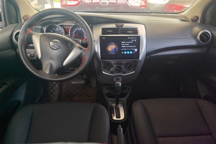 Used Nissan Livina 2013 JINRUI 1.6XV CVT Luxury Edition Center Console
