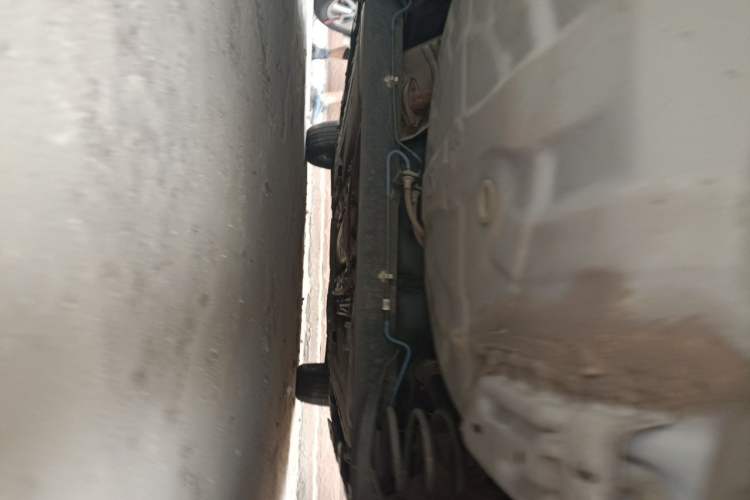 Used Nissan Livina 2013 Jingrui 1.6XL Manual Comfort Edition Chassis Rear