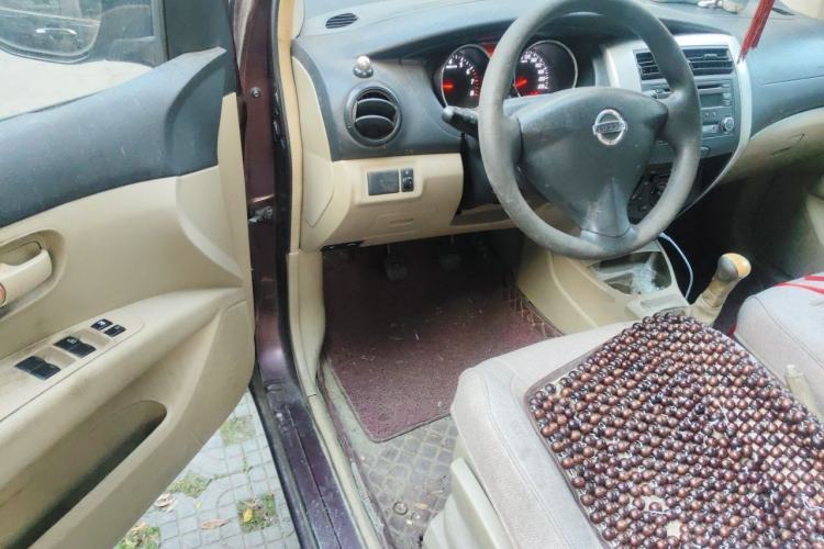 Used Nissan Livina 2013 1.6XE Manual Comfort Edition Driver Seat