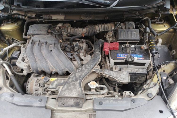 Used Nissan Livina 2013 JINRUI 1.6XV CVT Luxury Edition Engine Bay