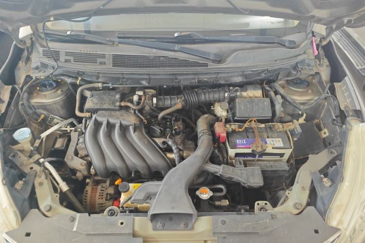 Used Nissan Livina 2013 JINRUI 1.6XV CVT Luxury Edition Engine Bay
