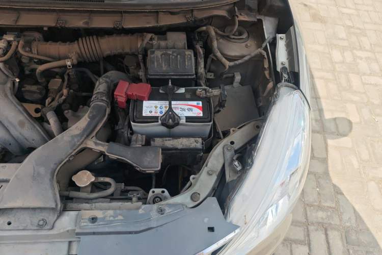 Used Nissan Livina 2013 Jingrui 1.6XL Manual Comfort Edition Engine Bay Left