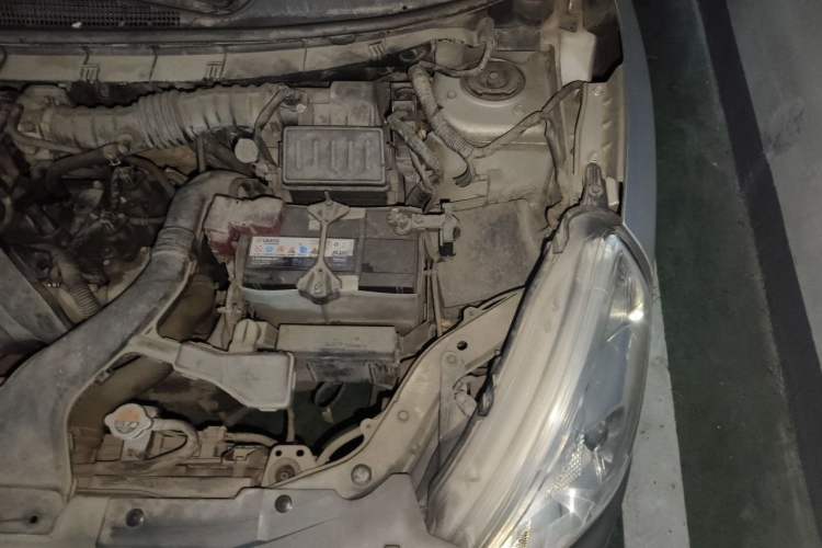 Used Nissan Livina 2013 1.6XE Manual Comfort Edition Engine Bay Left