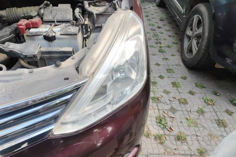 Used Nissan Livina 2013 1.6XE Manual Comfort Edition Engine Bay Left