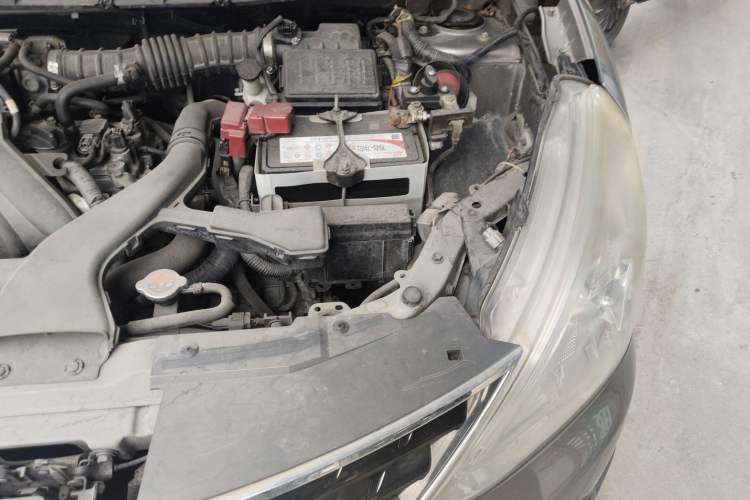 Used Nissan Livina 2013 Jinrui 1.6XL CVT Comfort Edition Engine Bay Left