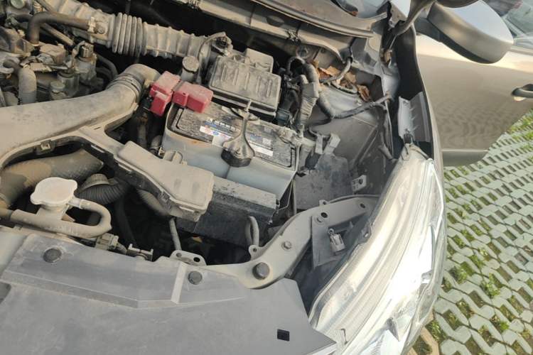 Used Nissan Livina 2013 JINRUI 1.6XV CVT Luxury Edition Engine Bay Left