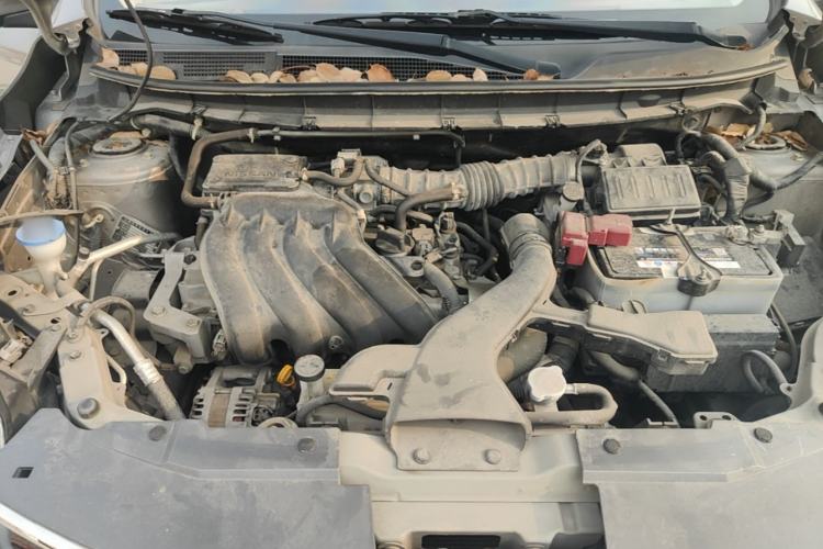 Used Nissan Livina 2013 JINRUI 1.6XV CVT Luxury Edition Engine Bay