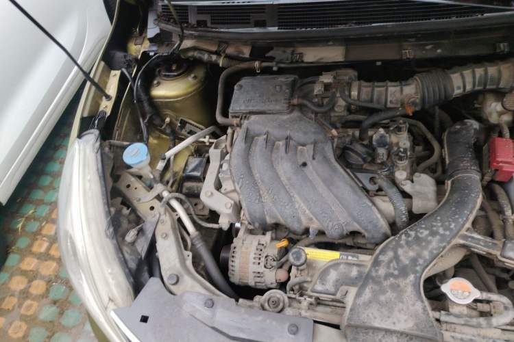 Used Nissan Livina 2013 JINRUI 1.6XV CVT Luxury Edition Engine Bay Right