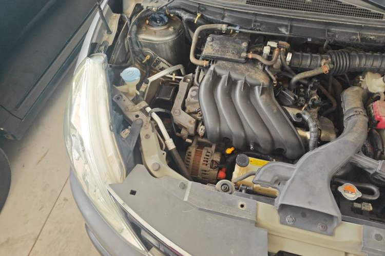 Used Nissan Livina 2013 JINRUI 1.6XV CVT Luxury Edition Engine Bay Right