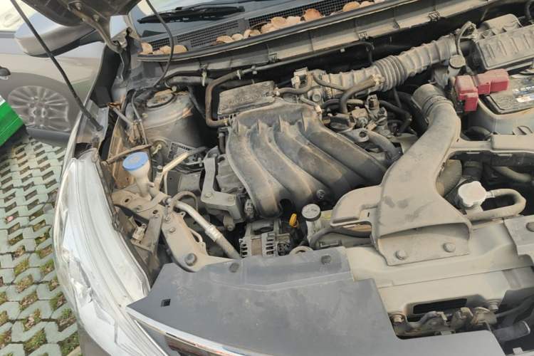 Used Nissan Livina 2013 JINRUI 1.6XV CVT Luxury Edition Engine Bay Right
