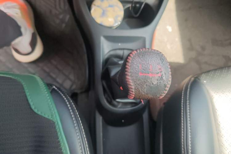 Used Nissan Livina 2013 Jingrui 1.6XL Manual Comfort Edition Gear Lever
