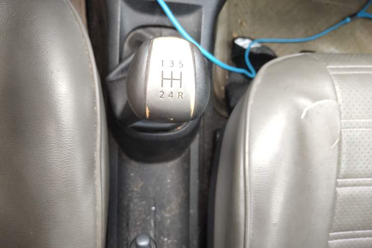 Used Nissan Livina 2013 1.6XE Manual Comfort Edition Gear Lever