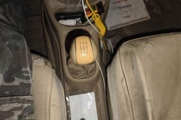 Used Nissan Livina 2013 1.6XE Manual Comfort Edition Gear Lever