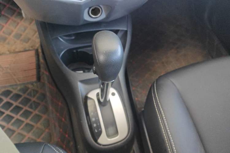 Used Nissan Livina 2013 JINRUI 1.6XV CVT Luxury Edition Gear Lever