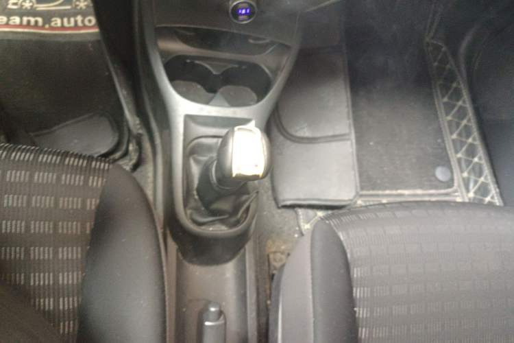 Used Nissan Livina 2013 Jingrui 1.6XL Manual Comfort Edition Gear Lever