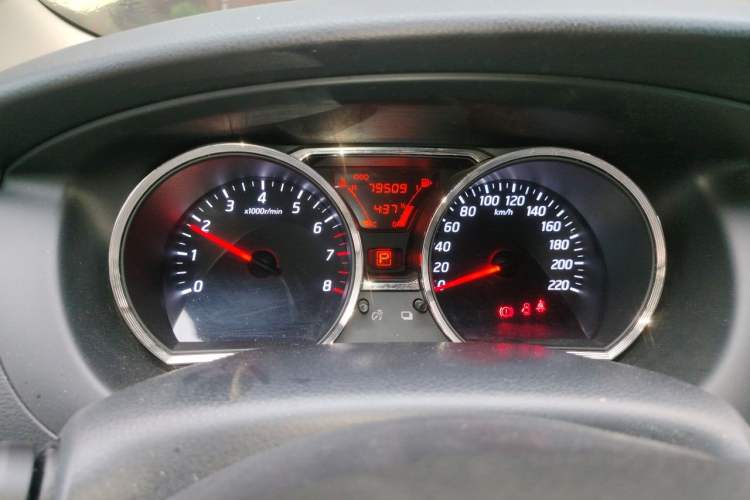 Used Nissan Livina 2013 JINRUI 1.6XV CVT Luxury Edition Odometer Close Up