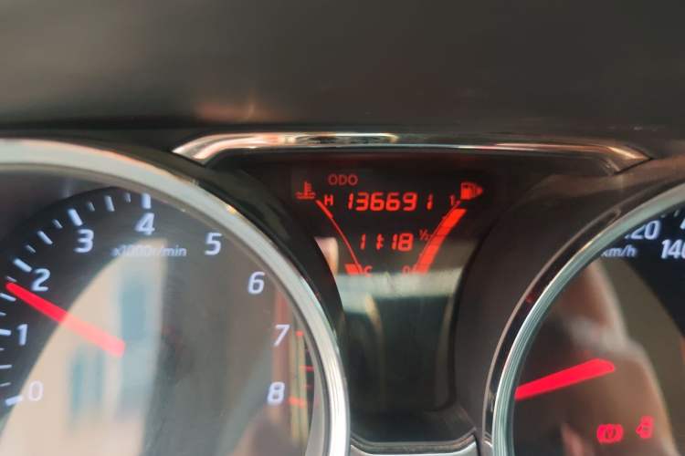 Used Nissan Livina 2013 Jingrui 1.6XL Manual Comfort Edition Odometer Close Up