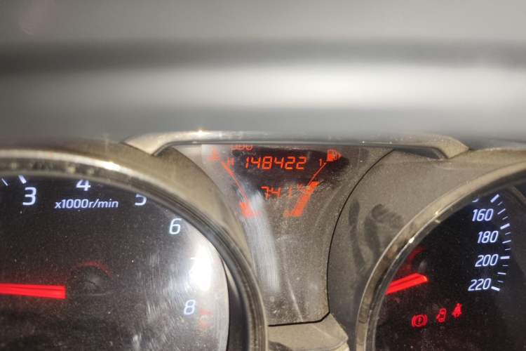 Used Nissan Livina 2013 1.6XE Manual Comfort Edition Odometer Close Up
