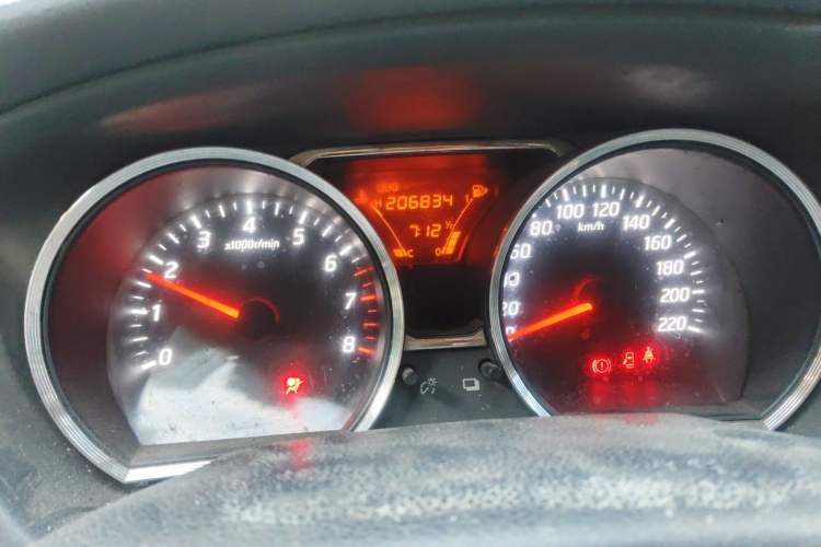 Used Nissan Livina 2013 1.6XE Manual Comfort Edition Odometer Close Up