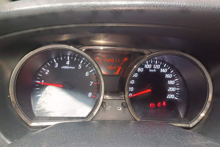 Used Nissan Livina 2013 Jingrui 1.6XL Manual Comfort Edition Odometer Close Up