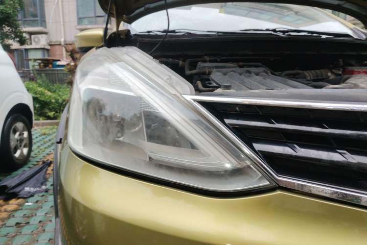 Used Nissan Livina 2013 JINRUI 1.6XV CVT Luxury Edition Right Front Headlight