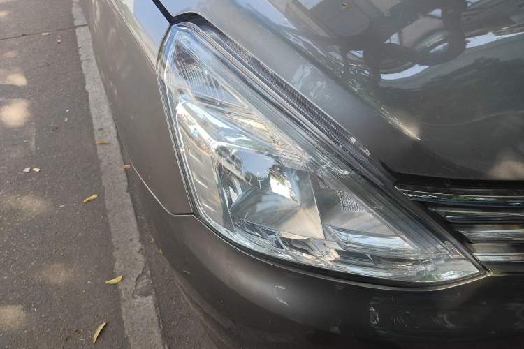 Used Nissan Livina 2013 1.6XE CVT Comfort Edition Right Front Headlight