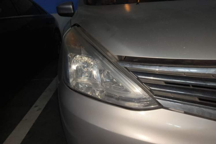 Used Nissan Livina 2013 1.6XE Manual Comfort Edition Right Front Headlight