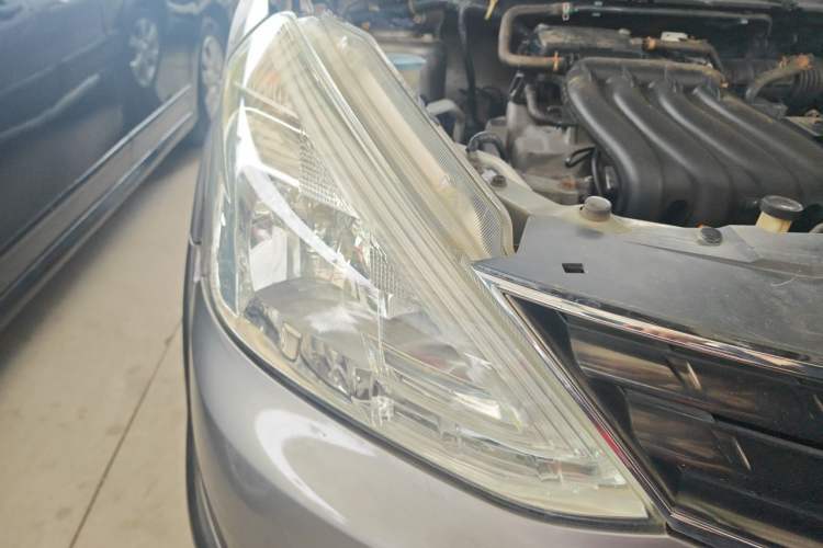 Used Nissan Livina 2013 JINRUI 1.6XV CVT Luxury Edition Right Front Headlight