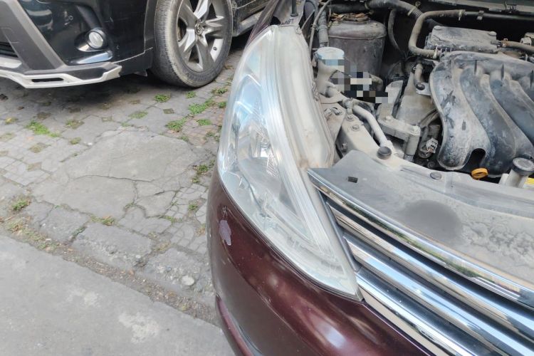 Used Nissan Livina 2013 1.6XE Manual Comfort Edition Right Front Headlight