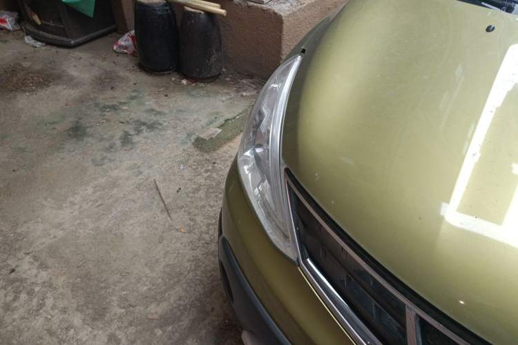 Used Nissan Livina 2013 Jingrui 1.6XL Manual Comfort Edition Right Front Headlight