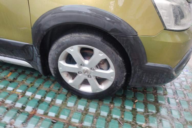Used Nissan Livina 2013 JINRUI 1.6XV CVT Luxury Edition Right Front Wheel Hub