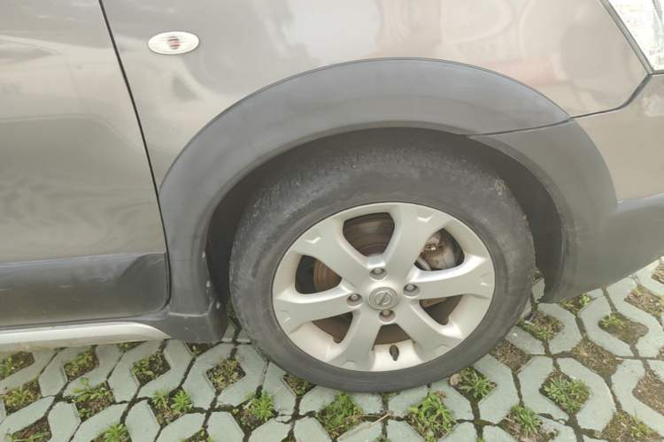 Used Nissan Livina 2013 JINRUI 1.6XV CVT Luxury Edition Right Front Wheel Hub